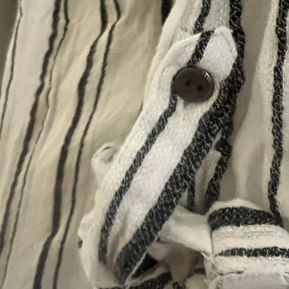 Lucky Brand button front soft linen shirt with roll tab sleeves - Picture 10 of 11